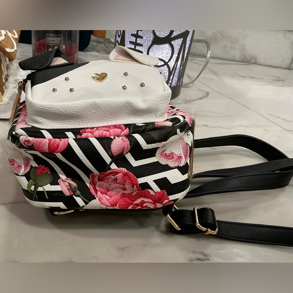 Betsey Johnson Dog Backpack Black Floral BG200BXT NWOT - Picture 3 of 9
